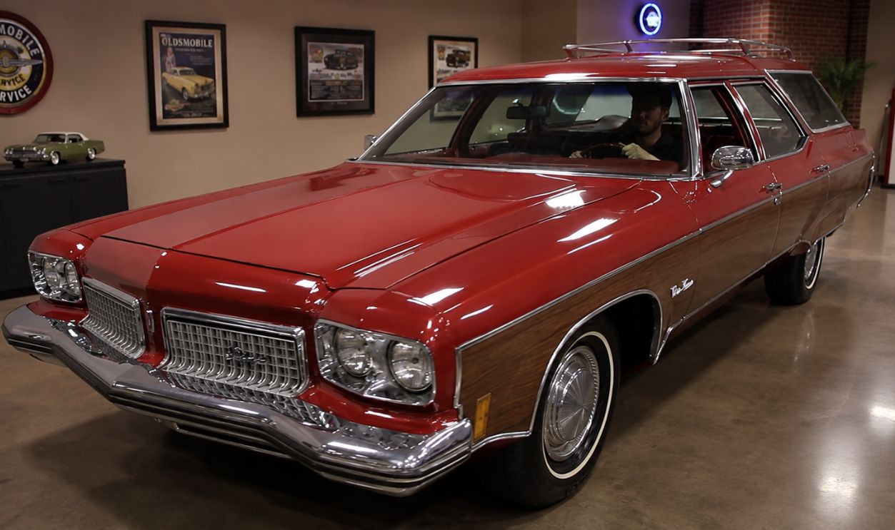 Retro showroom with classic station wagon - Oldsmobile Delta 88 Wagon