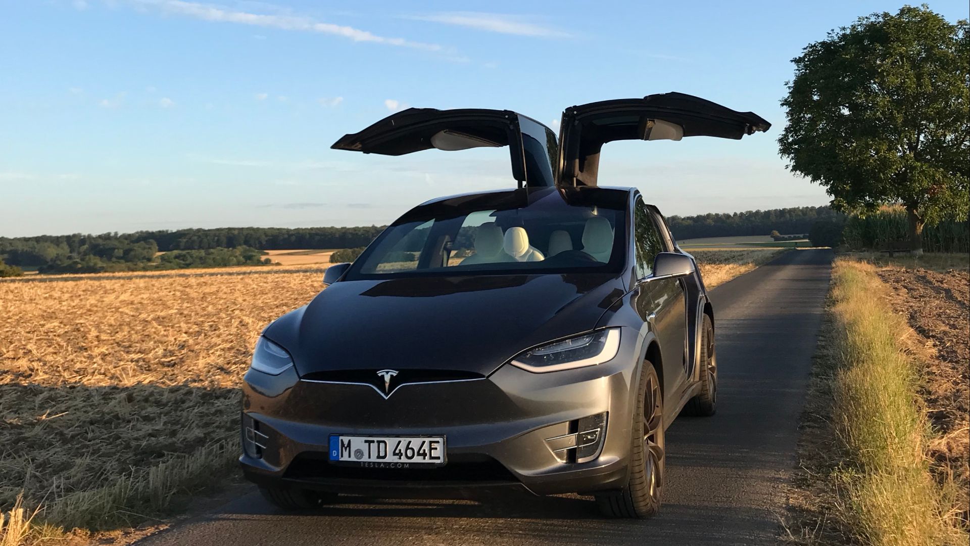 Tesla Model X P100DL with open falcon wing doors