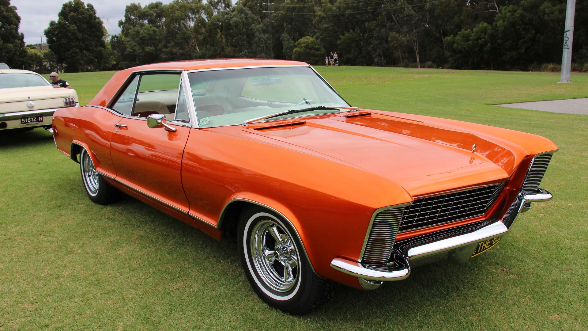 The Buick Motor Company was formed in 1903, it was General Motors' upmarket car, second only to Cadillac.
The 117 inch wheelbase Riviera 2 door Hardtop personal luxury car was introduced in 1963. Powered by either the 401 or 425 Nailhead V8. The facelift
