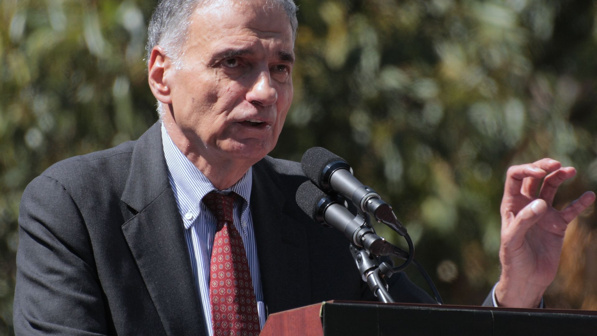 Ralph Nader speaking in front of the White House at the September 15, 2007 protest against the Iraq War. The full speech (ca. 10 minutes) was broadcasted on C-SPAN on September 16, 2007. See: http://rawstory.com/news/2007/Ralph_Nader_how_many_Impeachabl