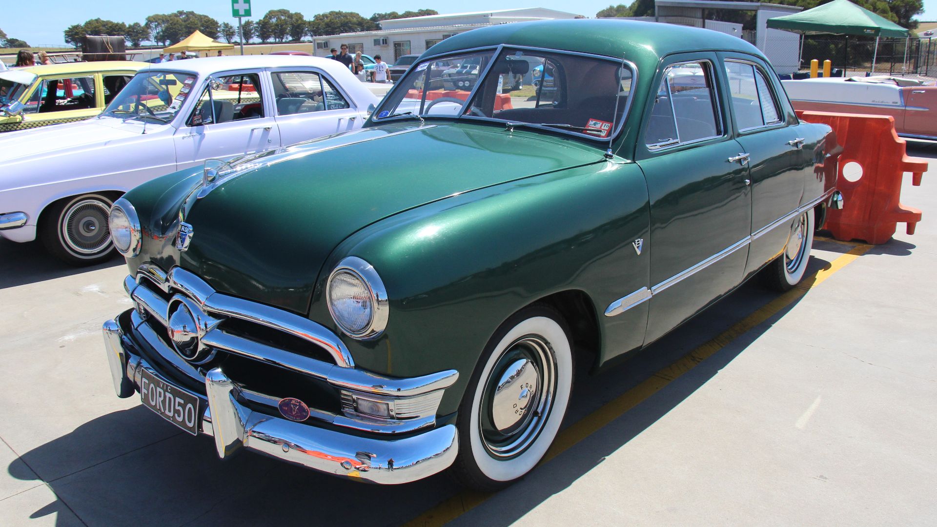 1949 saw a completely redesigned car, (except for the drivetrain), a new ladder frame, new suspension and new body got a modern look with completely integrated rear fenders and just a hint of a fender in front. This shape ran from 1949-51. The 1949 and 19