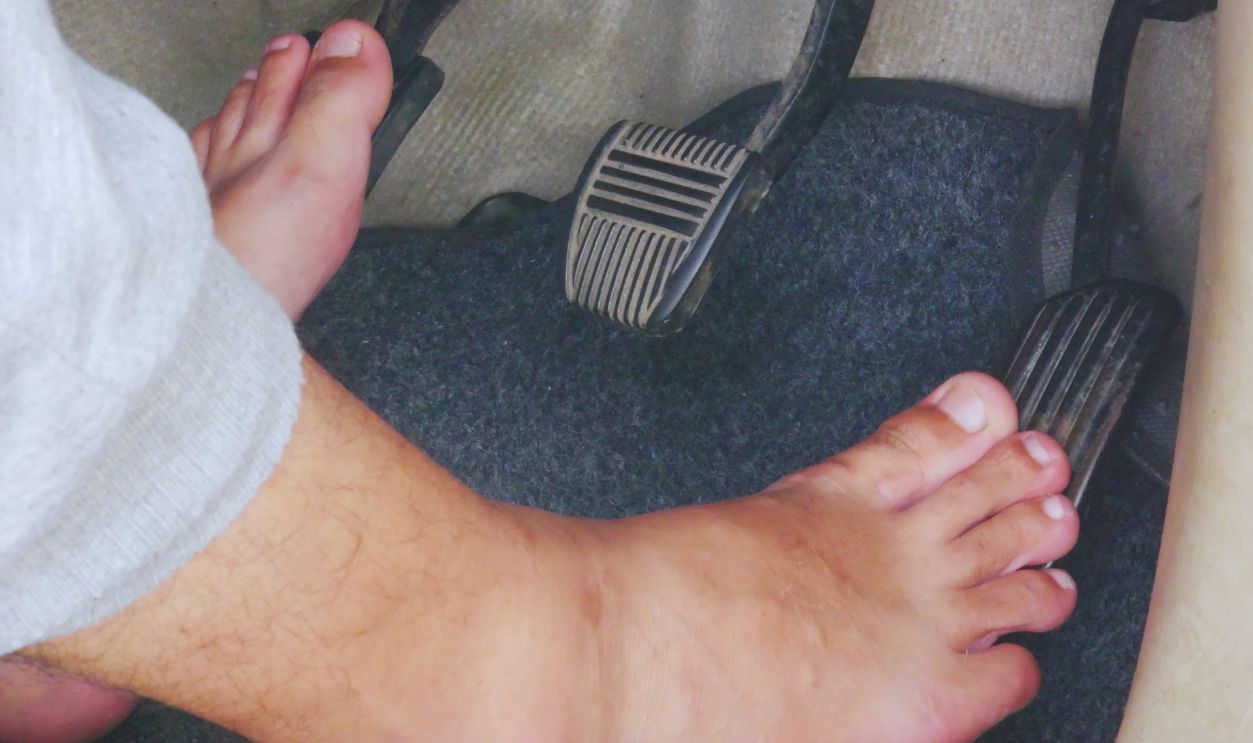 barefoot driving