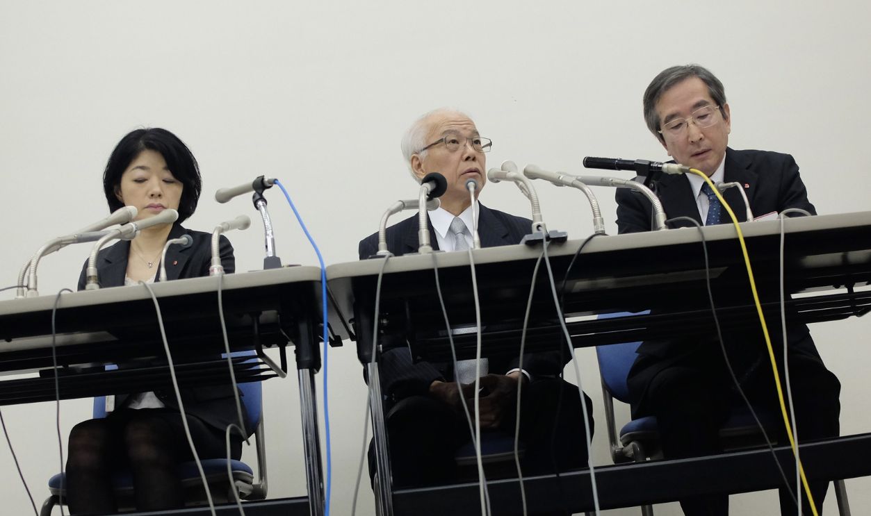 Japanese airbag supplier Takata Corp. Chief Financial Officer Yoichiro Nomura (C) and company employees hold a press briefing to announce the company's financial results in Tokyo on November 6, 2015. Takata shares pared days of eye-watering losses on November 6 as Toyota hinted it would not abandon the Japanese airbag supplier at the centre a global recall crisis, after rival automakers warned they might walk away.