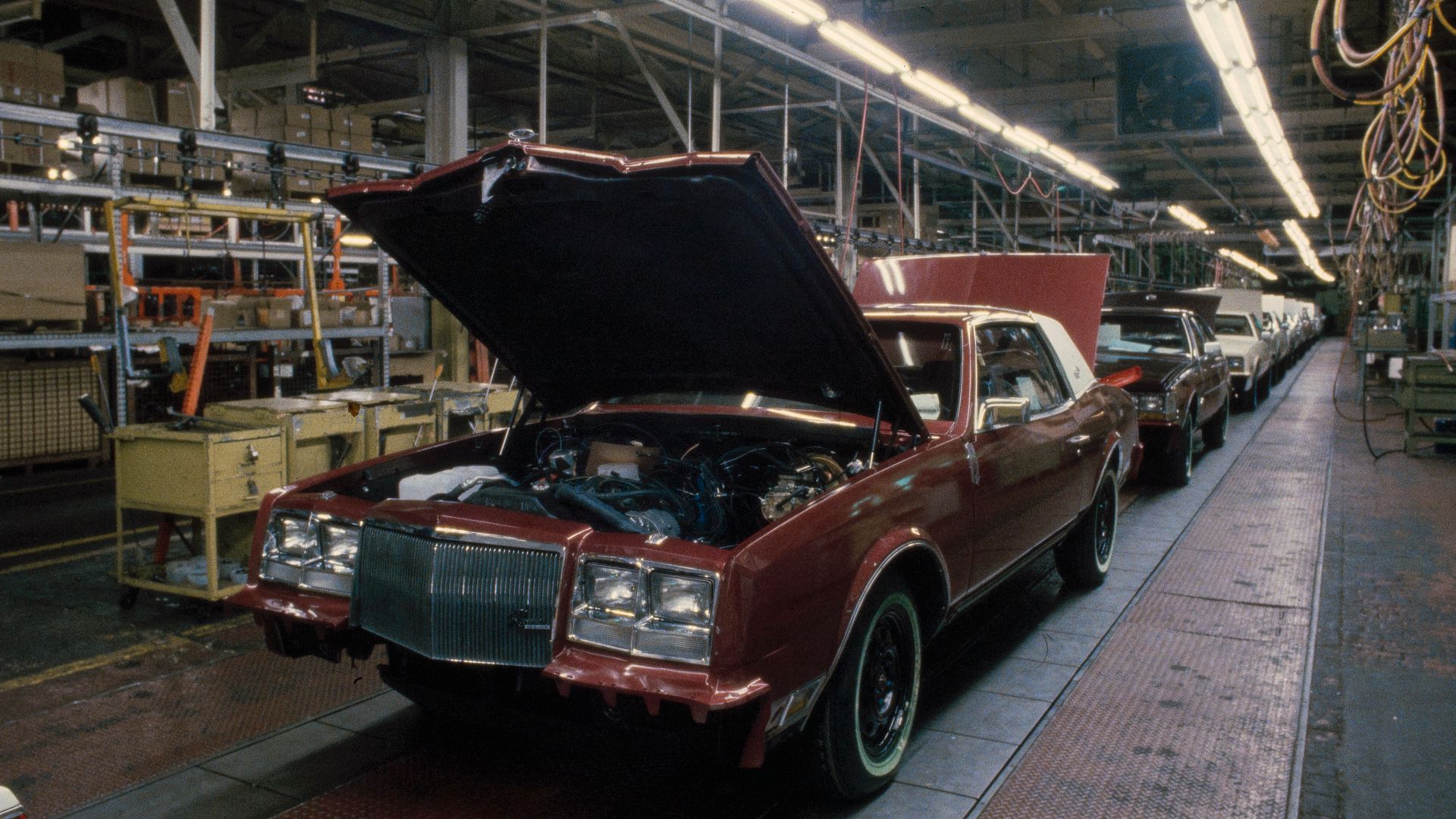 Photo of the production line at Linden Assembly (Buick Riviera undergoing manufacture)
