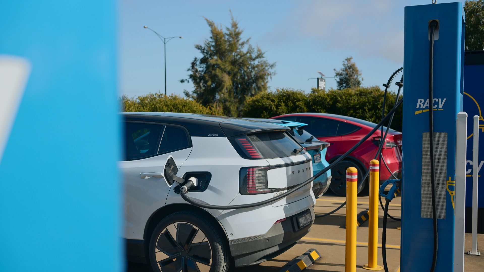 Electric vehicles charging at a RACV station in Barnawartha, VIC, Australia, promoting sustainable transportation.