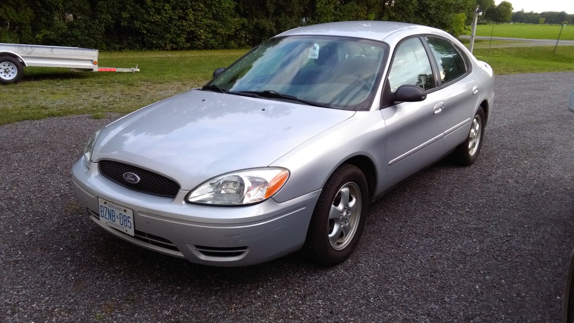 Silver 2005 Ford Taurus SE