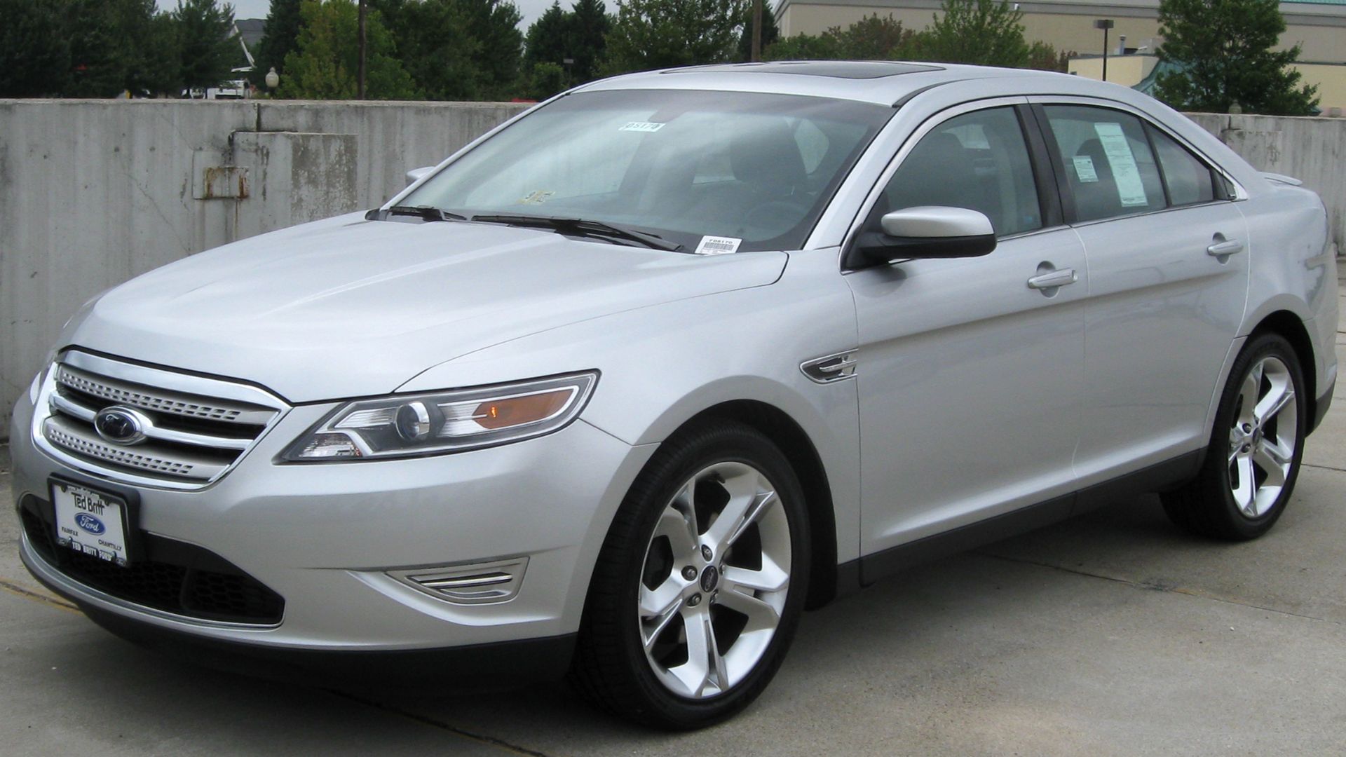 2010 Ford Taurus SHO photographed in Fairfax, Virginia, USA.