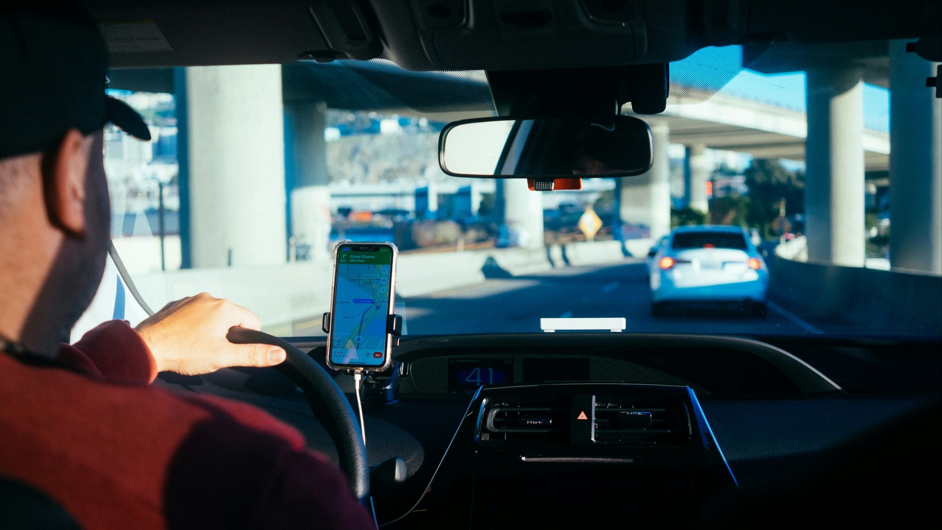 person holding iphone 6 inside car