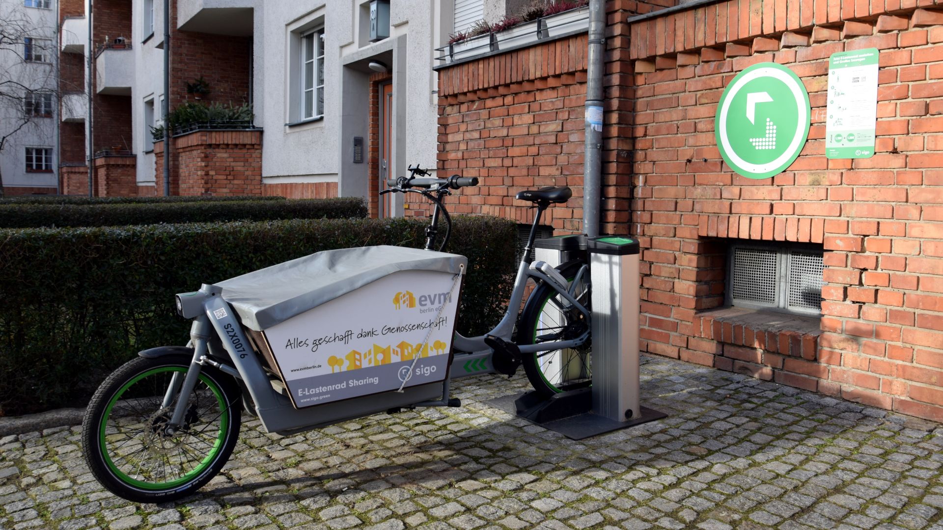 Sigo E-cargo-bike sharing station in Berlin, Germany (Wönnichstraße).