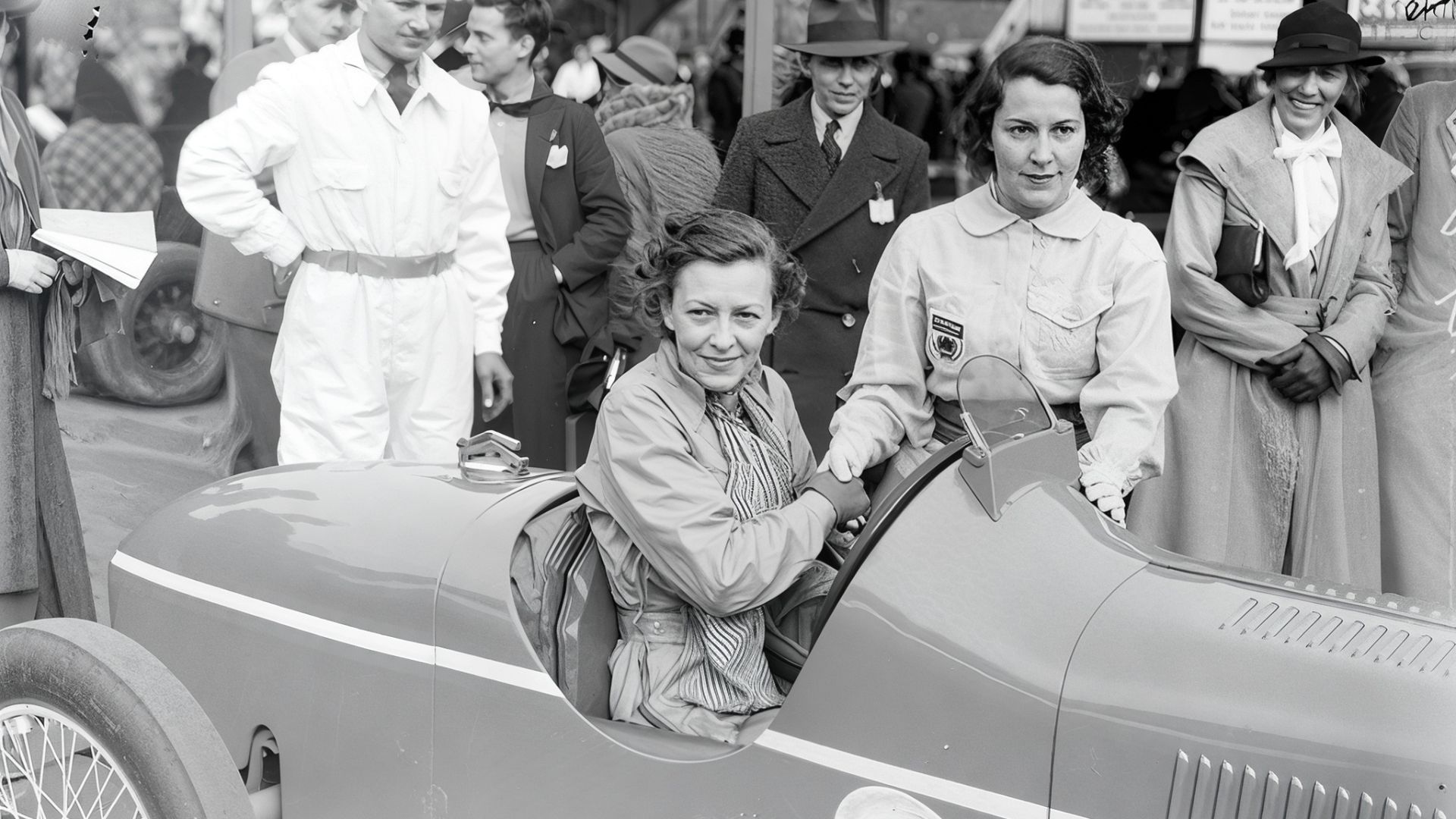 Doreen Evans and Kay Petre at a race, possibly in July 1935, at a relay race, judging by similarity to some other pictures seen (one, where she