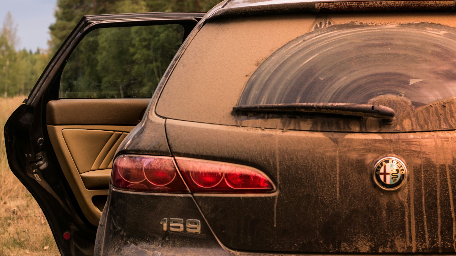 rear view photo of black ALFA ROMEO 459