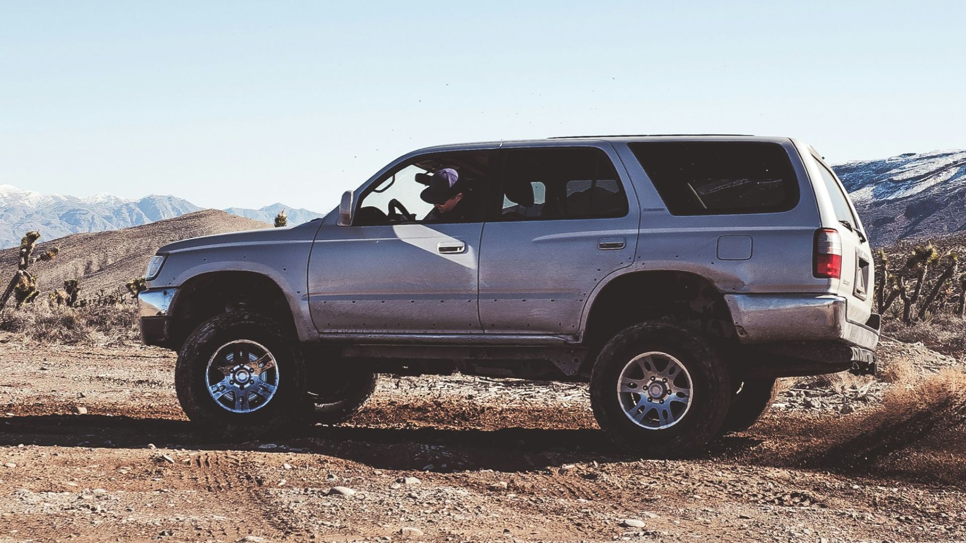 gray SUV during daytime