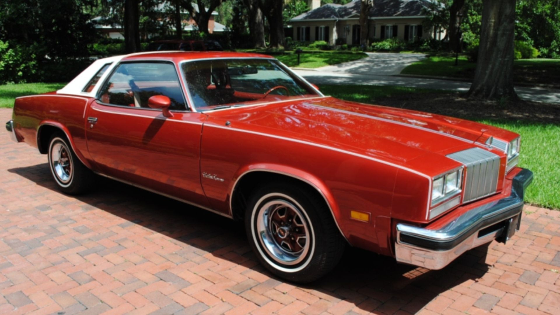 Front 3/4 view of a 1977 Oldsmobile Cutlass Supreme 2-door.  


Description from Flickr:  New and never registered, this car has only 112 miles on it.