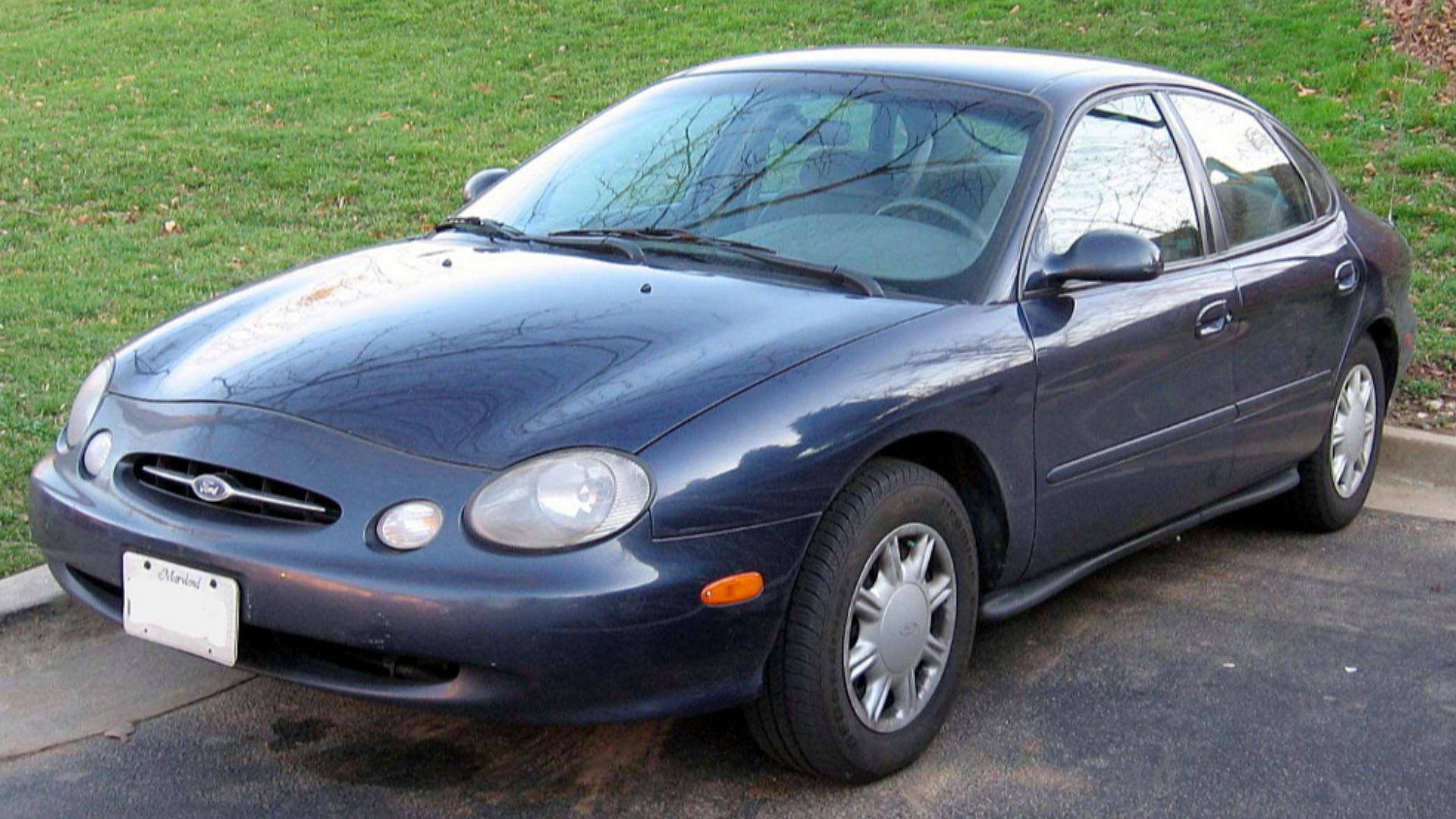 1998-1999 Ford Taurus photographed in USA.