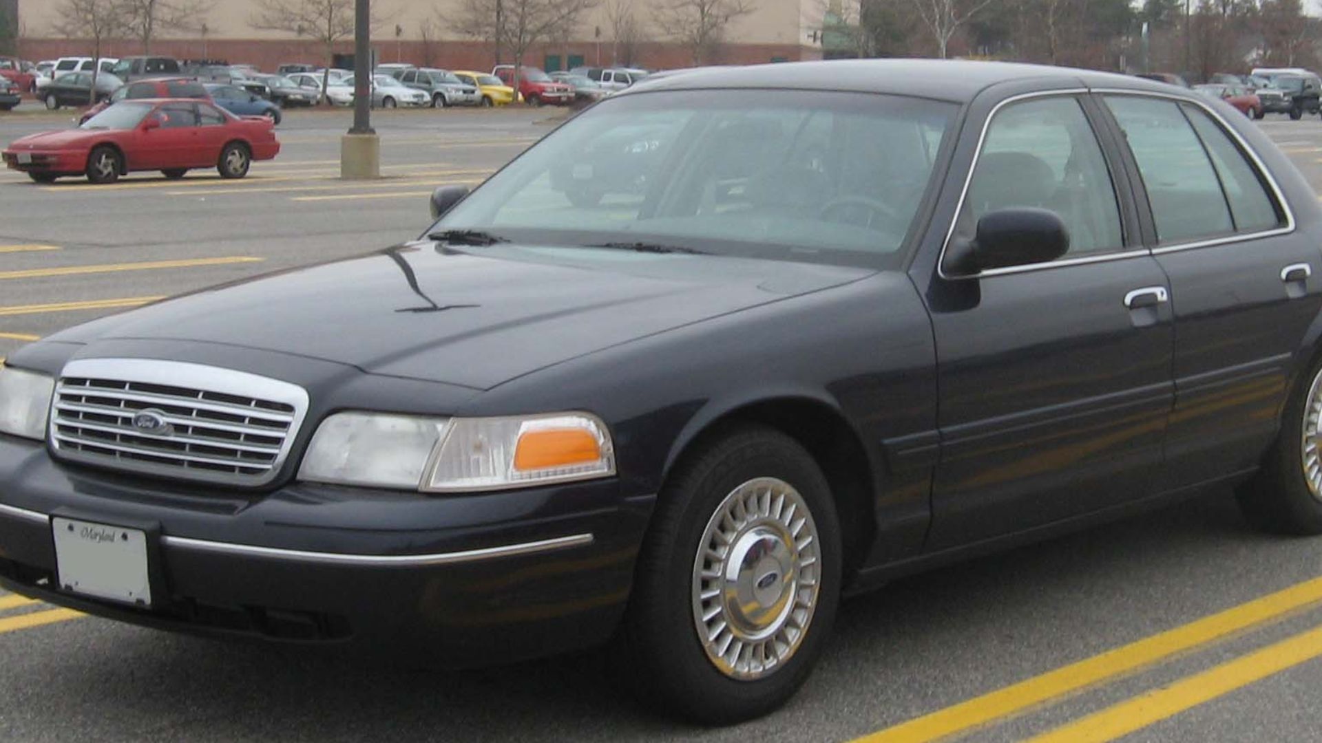1998-2002 Ford Crown Victoria photographed in Waldorf, Maryland, USA.