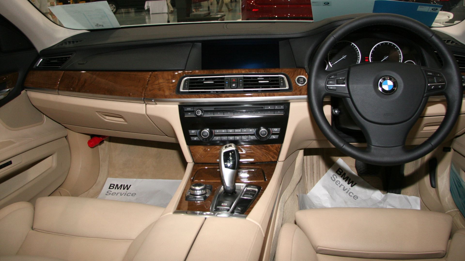 BMW 740i