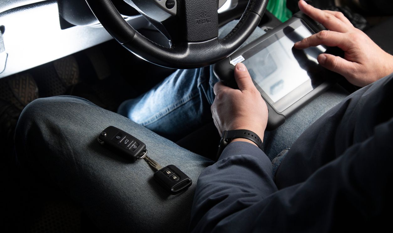 Production of car keys, Programming of car keys and repair.