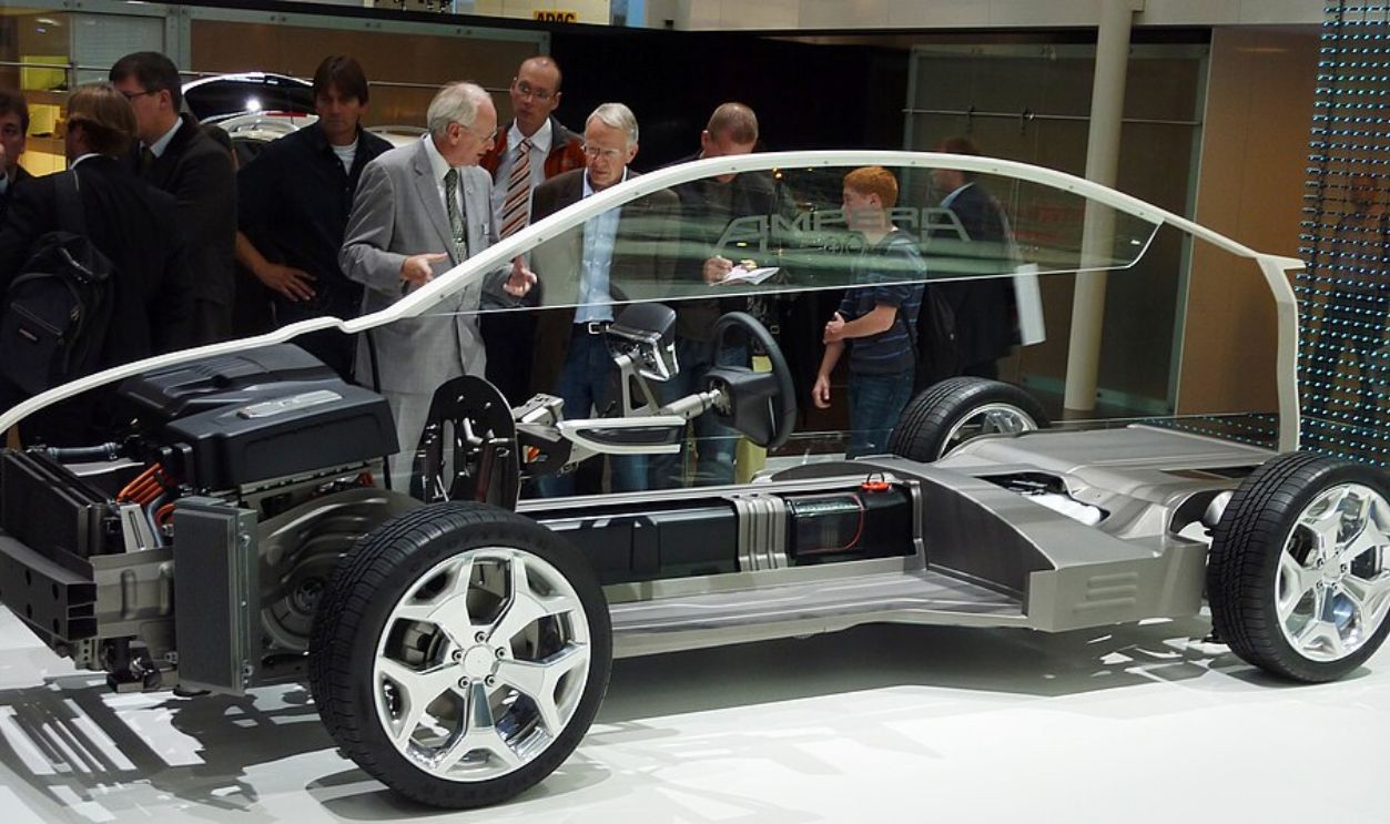  Cut of Opel Ampera with batteries and Range Extender Motor