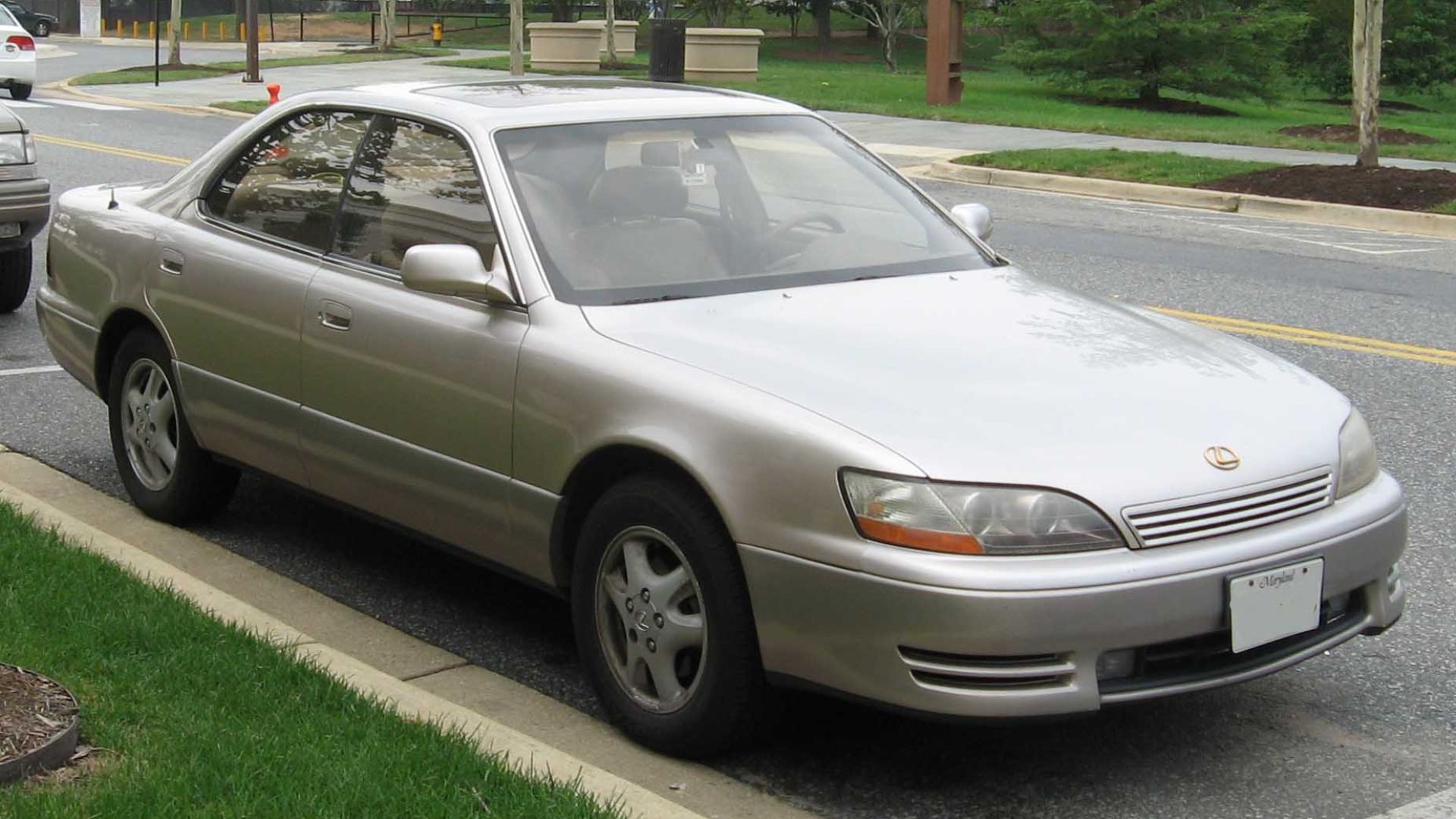 1995-1996 Lexus ES 300 photographed in USA.