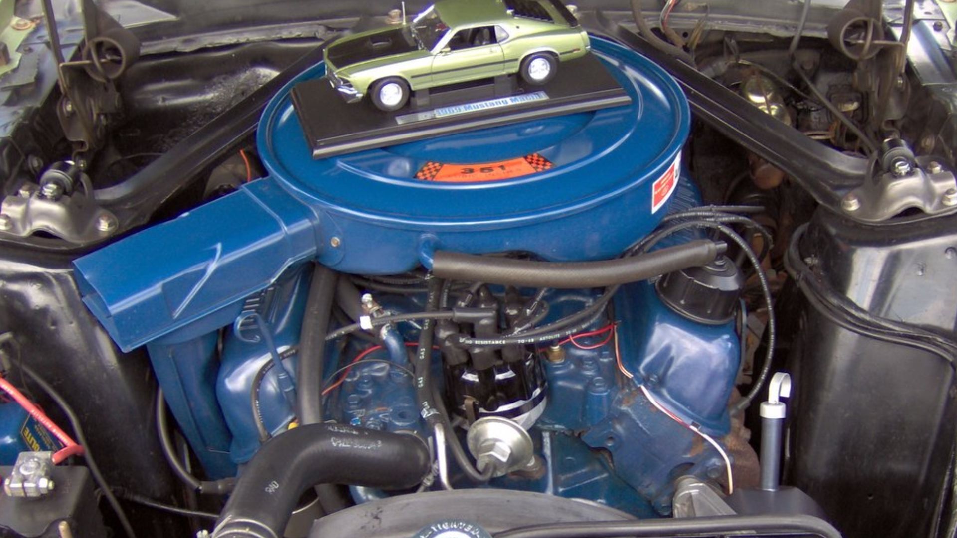 1969 Ford Mustang Mach 1 351 Windsor engine