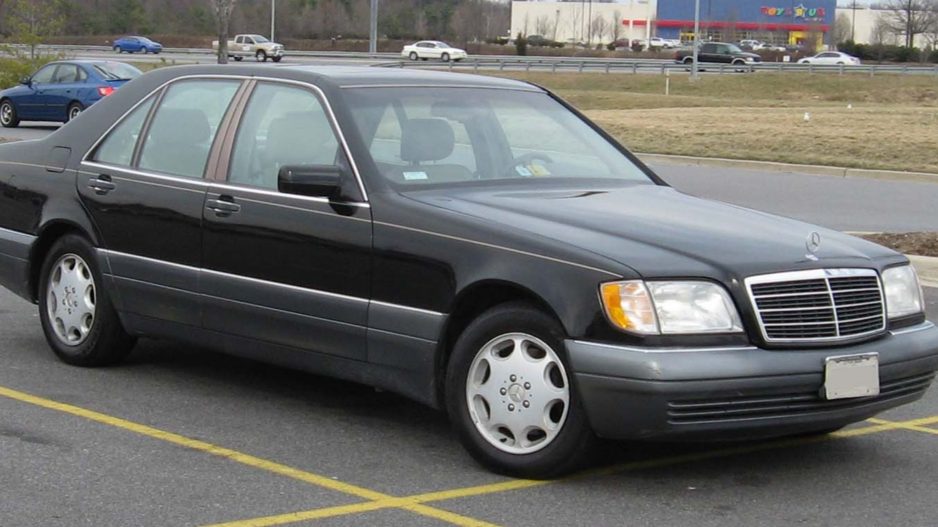 1995-1996 Mercedes-Benz S-Class SWB fotografiert in den USA.