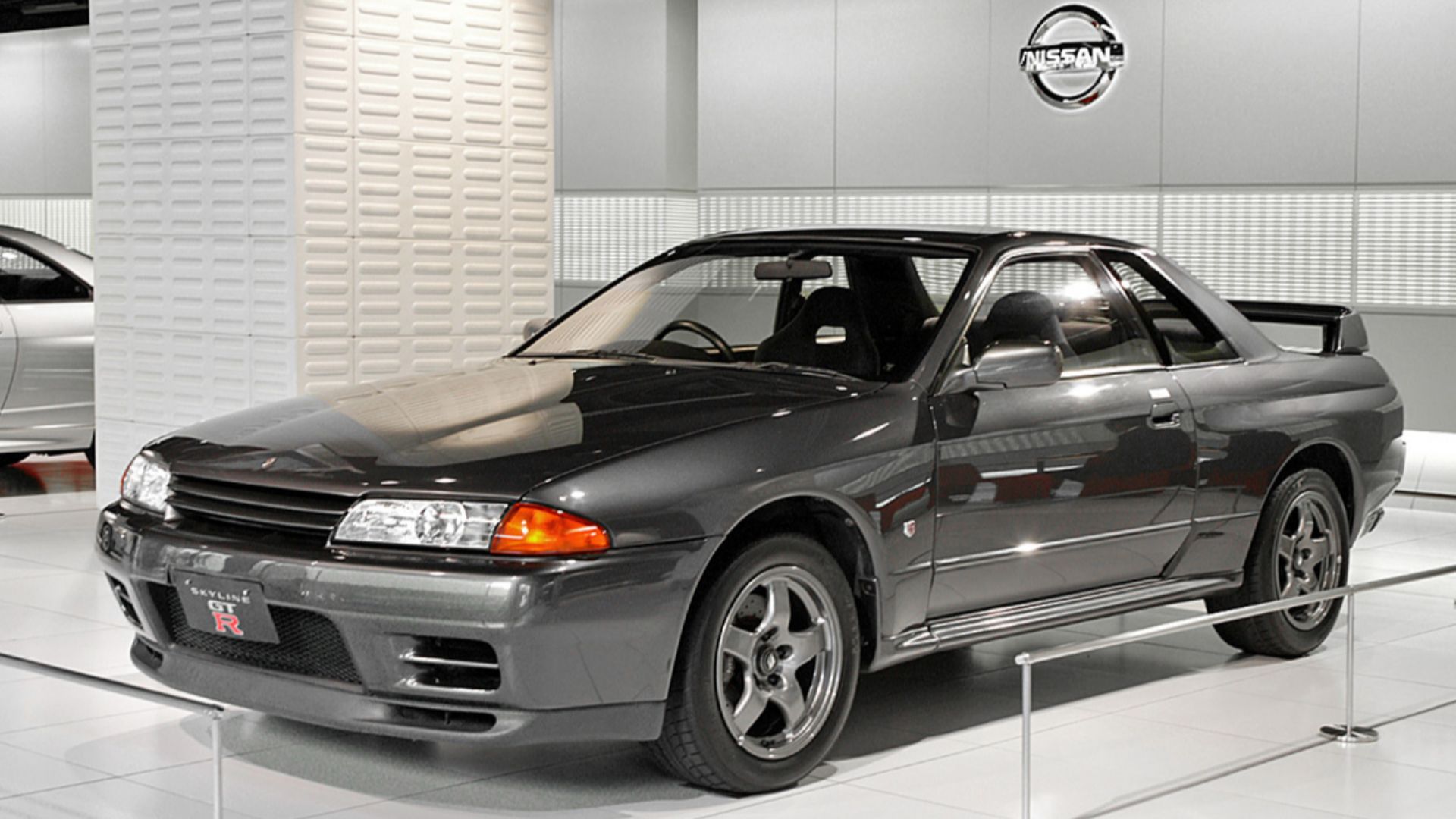 Nissan Skyline R32 GT-R, in Nissan Ginza Gallery.