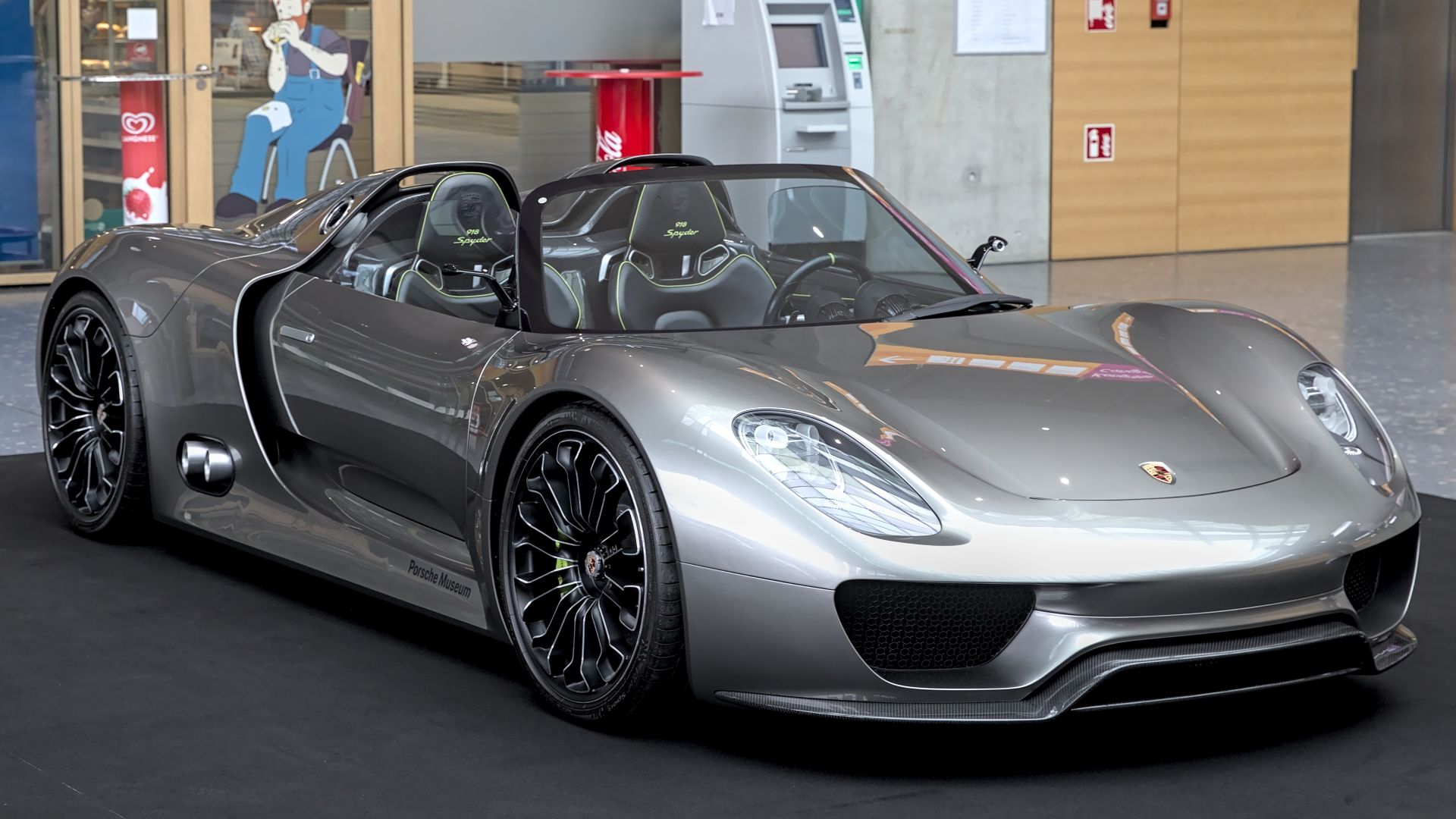Porsche 918 Spyder concept at Retro Classics 2023