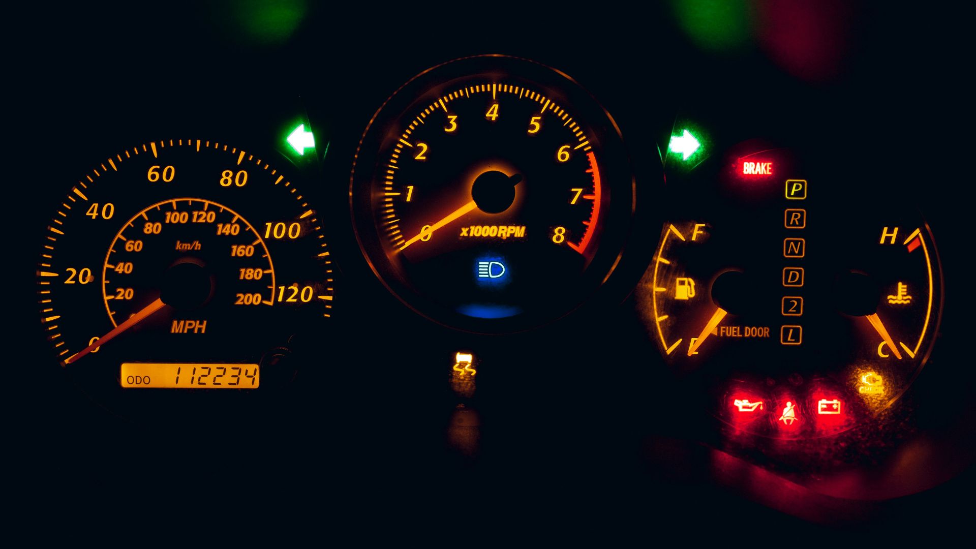 black and yellow analog speedometer