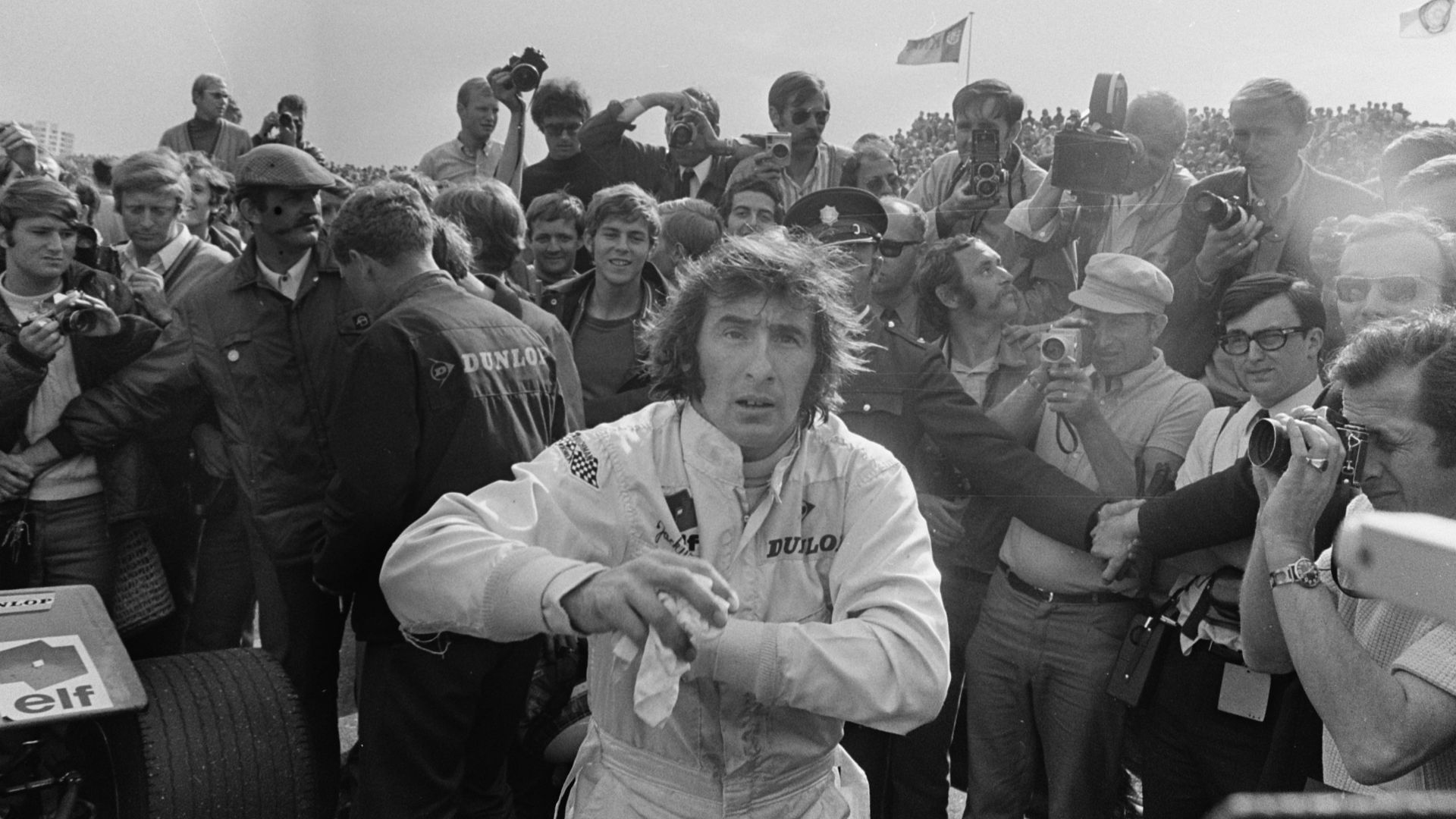 Collectie / Archief : Fotocollectie Anefo
Reportage / Serie : Grand Prix van Nederland 1969 Formule I te Zandvoort
Beschrijving : Jackie Stewart direct na de wedstrijd
Datum : 21 juni 1969
Locatie : Noord-Holland, Zandvoort
Trefwoorden : autocoureurs, aut