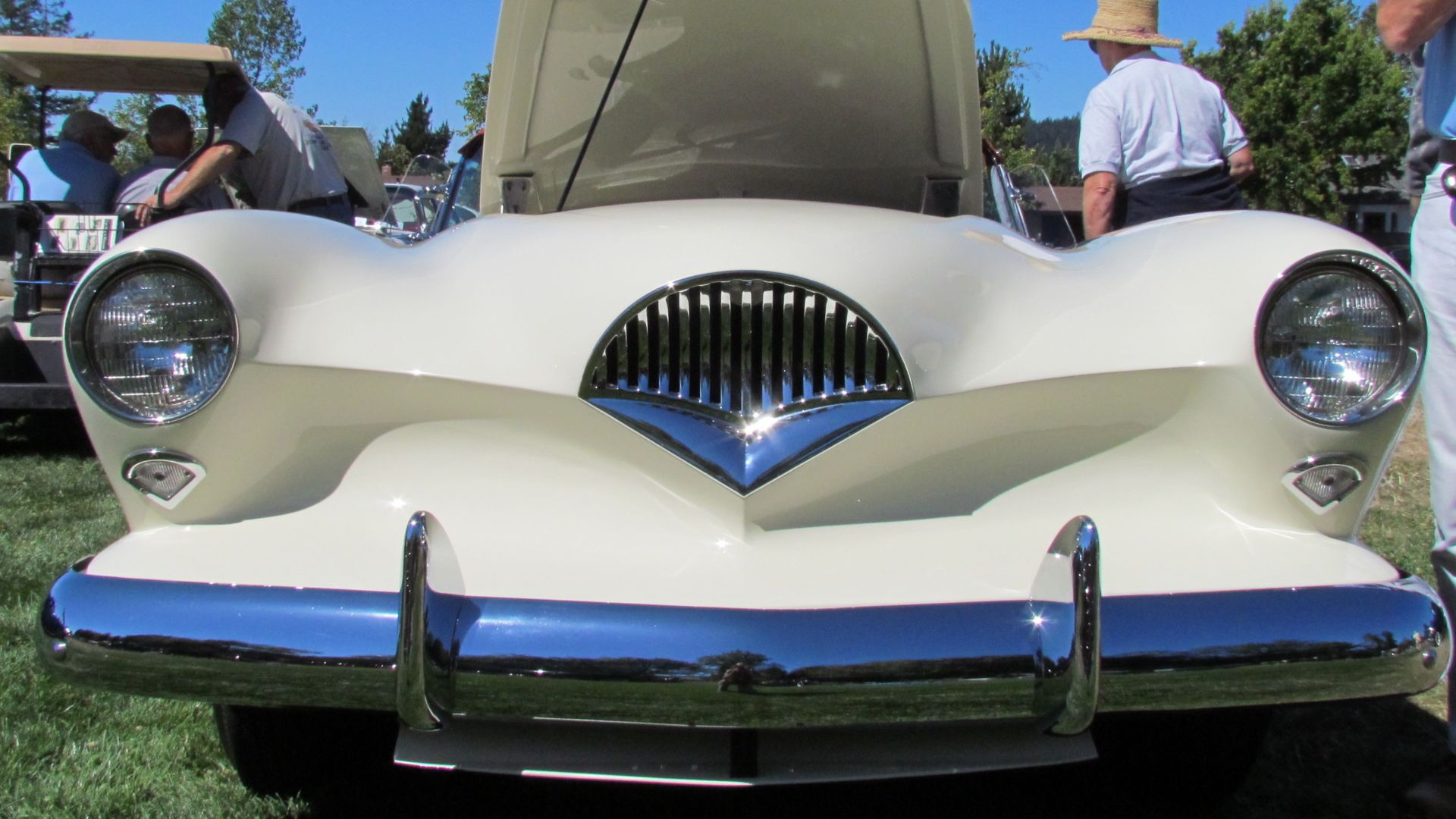 1954 Kaiser Darrin sports car