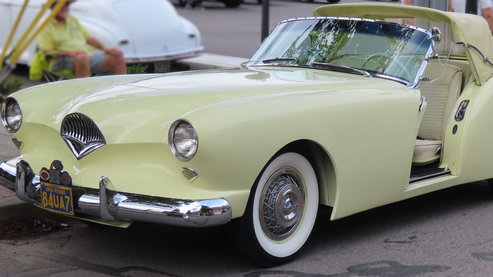 1954 Kaiser Darrin photographed at a car show in Sharon, Pennsylvania. Finished in Yellow Satin.