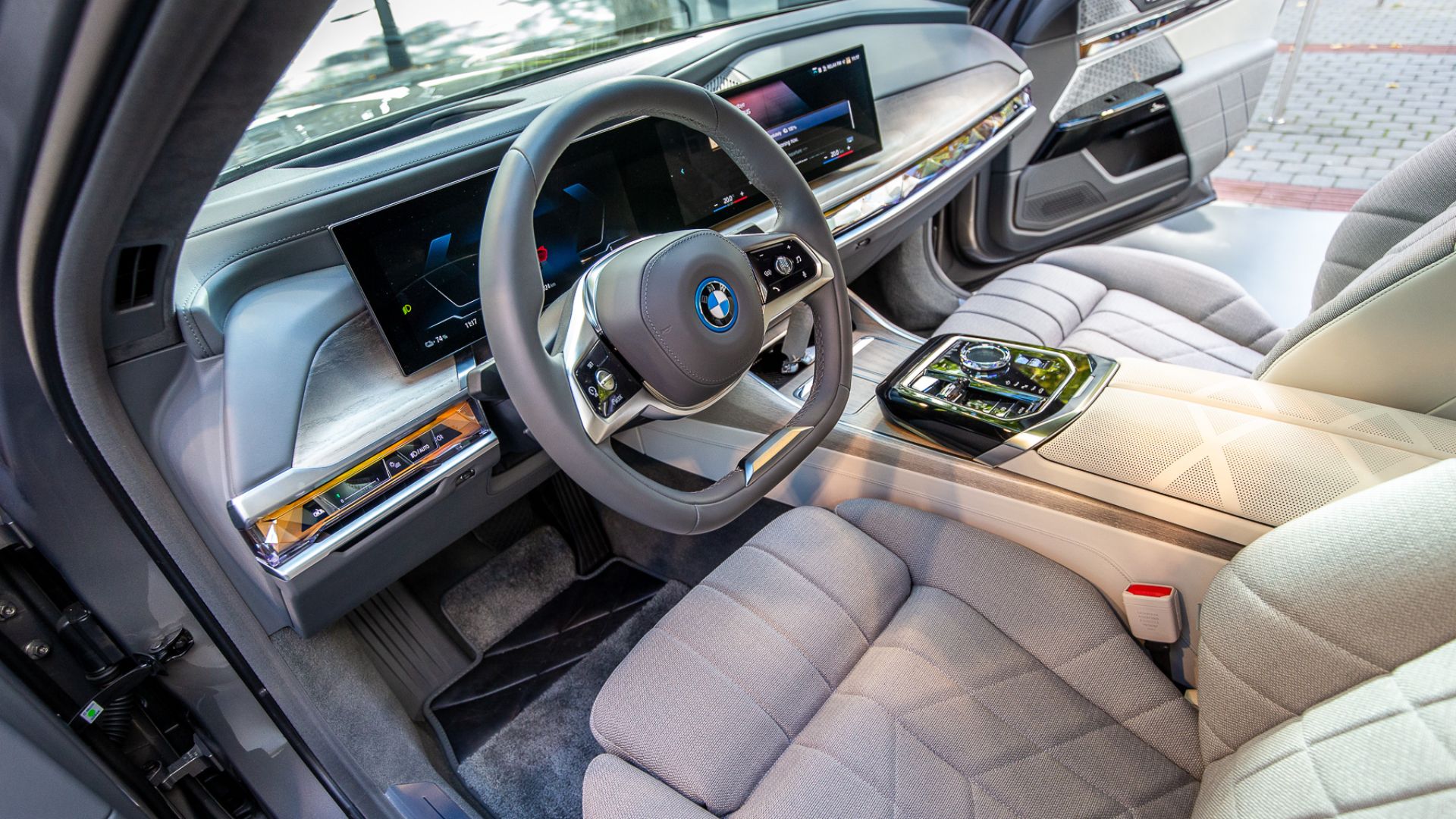 BMW i7 (interior)