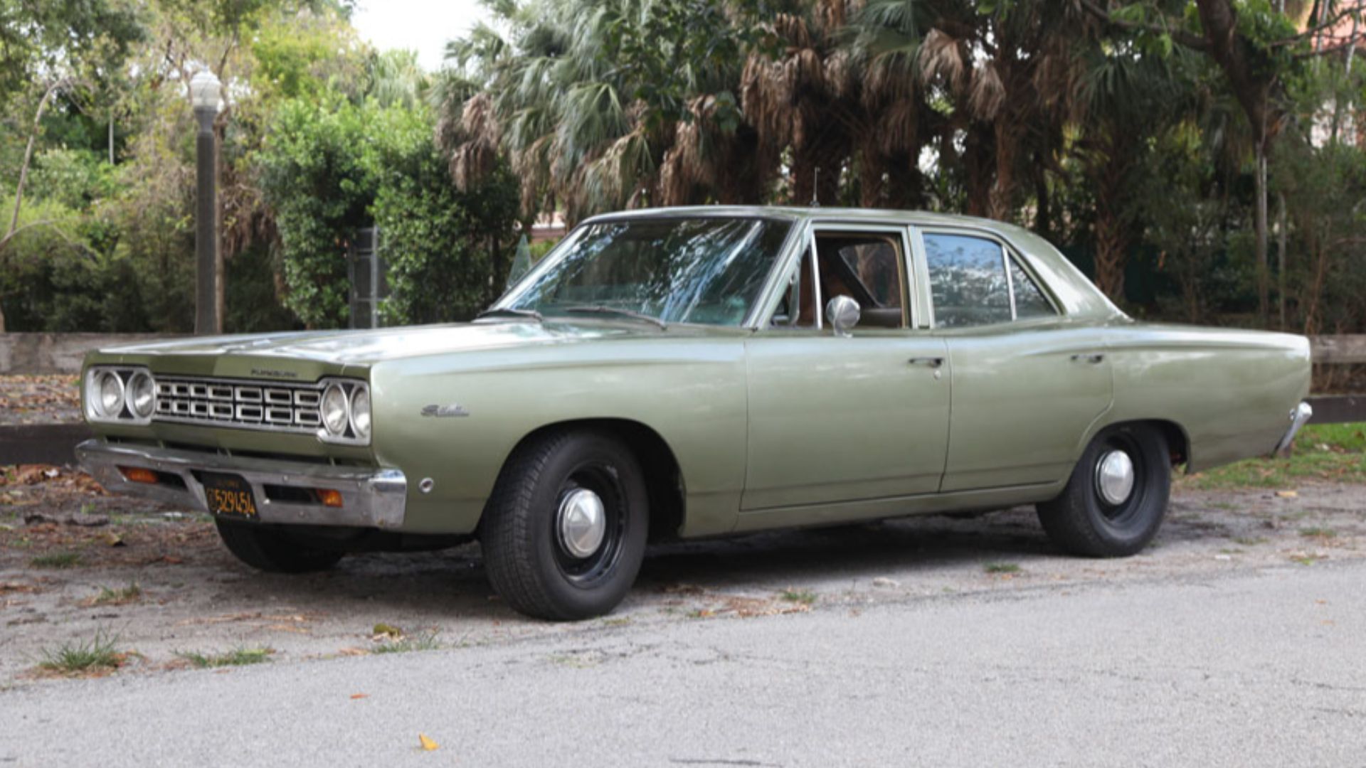 Left-hand 3/4 shot of a 1968 Plymouth Satellite. Example has been de-trimmed, and best represents a 1968 Plymouth Belvedere.