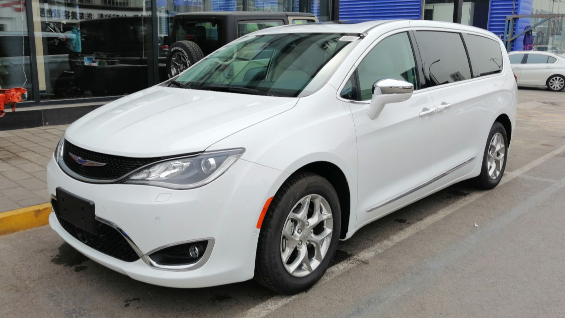Chrysler Pacifica RU photographed in Beijing, China.