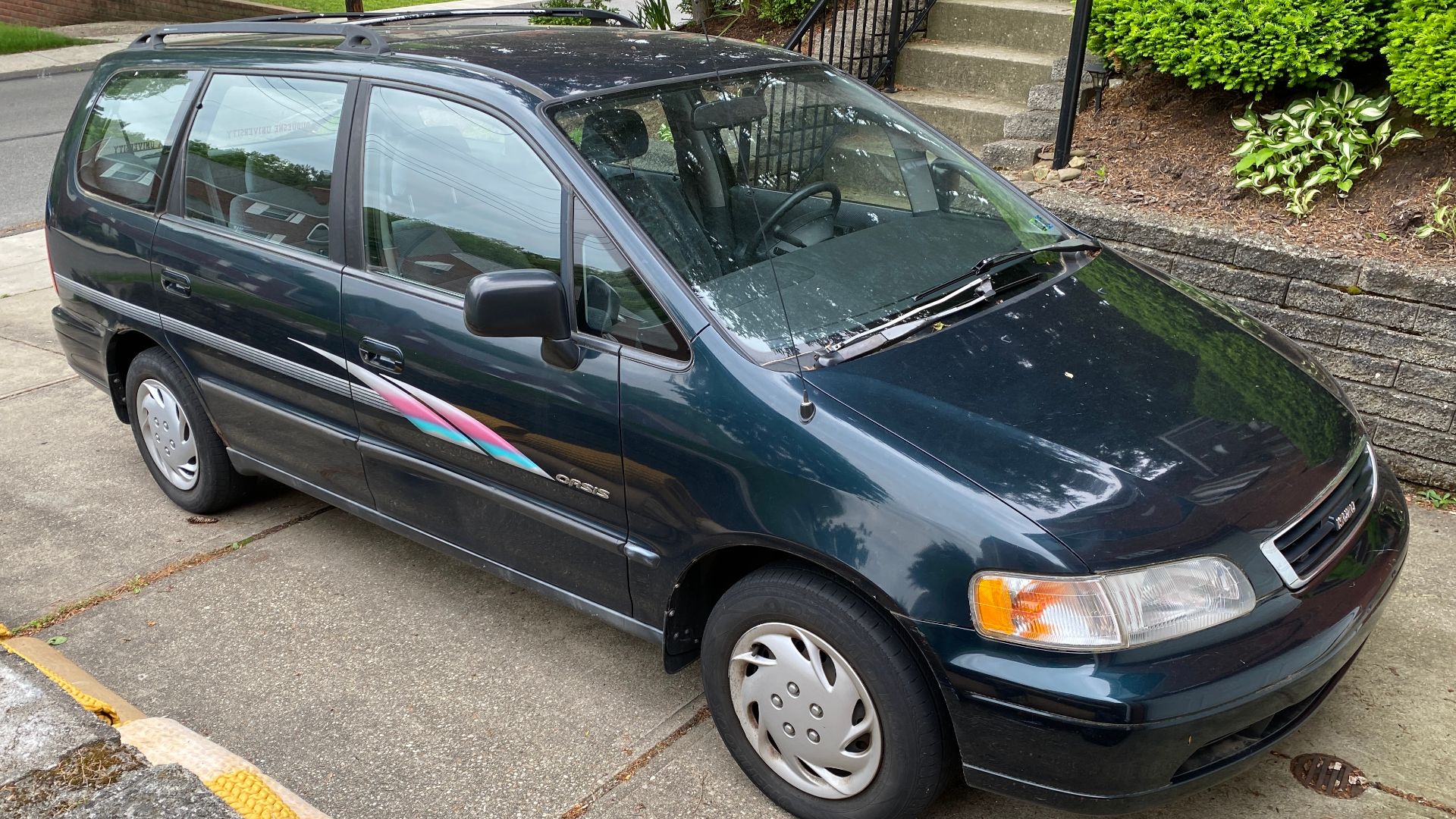 1996 Isuzu Oasis S photographed in Pittsburgh, Pennsylvania. This Oasis is equipped with the 2.2L L4 engine, and assembled in Sayama, Japan. The Oasis was a rebadged first-generation Honda Odyssey. Complete with an aftermarket stripe.