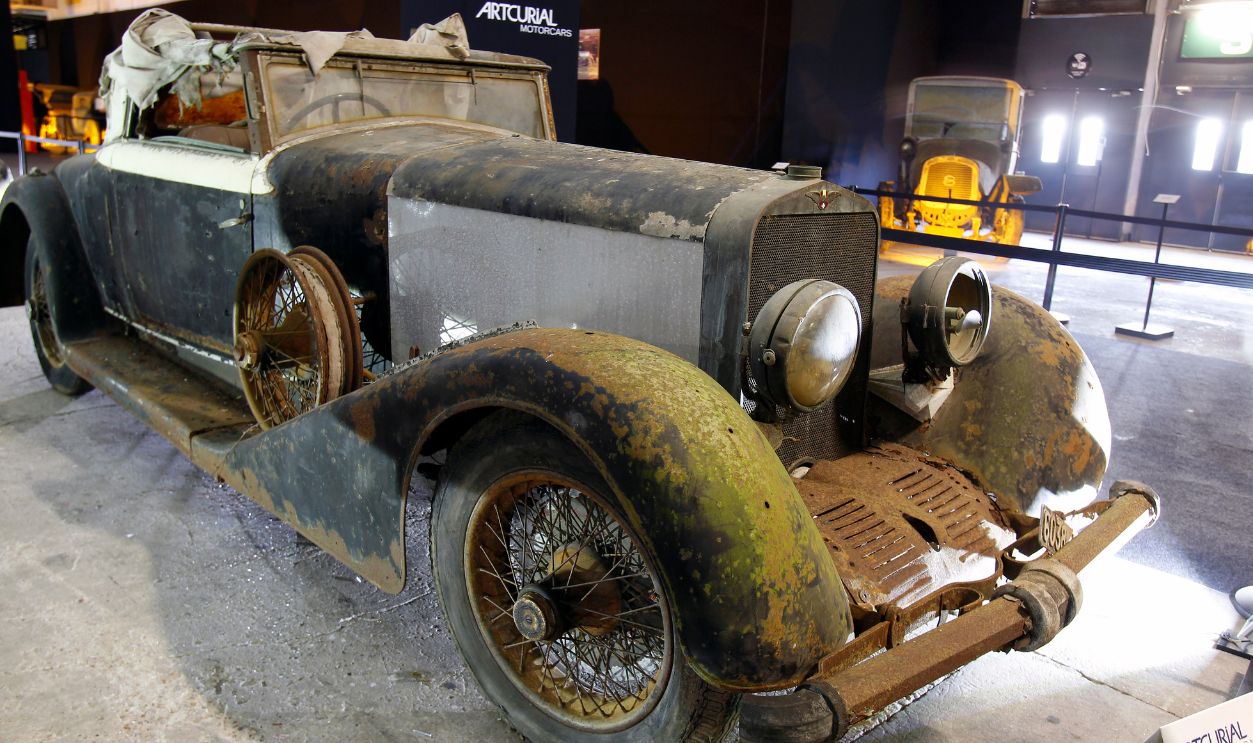 Getty Images - 462750188 - Hispano Suiza H6B cabriolet from the Baillon collection is displayed for auction during the Retromobile show on February 04, 2015, in Paris, France. This car is estimated between 9 500000 and 12 000000 euros for the auction this Friday. 60 rusting cars, which include a vintage Ferrari California Spider, a Bugatti and a very rare Maserati, were found gathering dust and hidden under piles of newspapers in garages and outbuildings at a property in France belonged to the entrepreneur Roger Baillon.