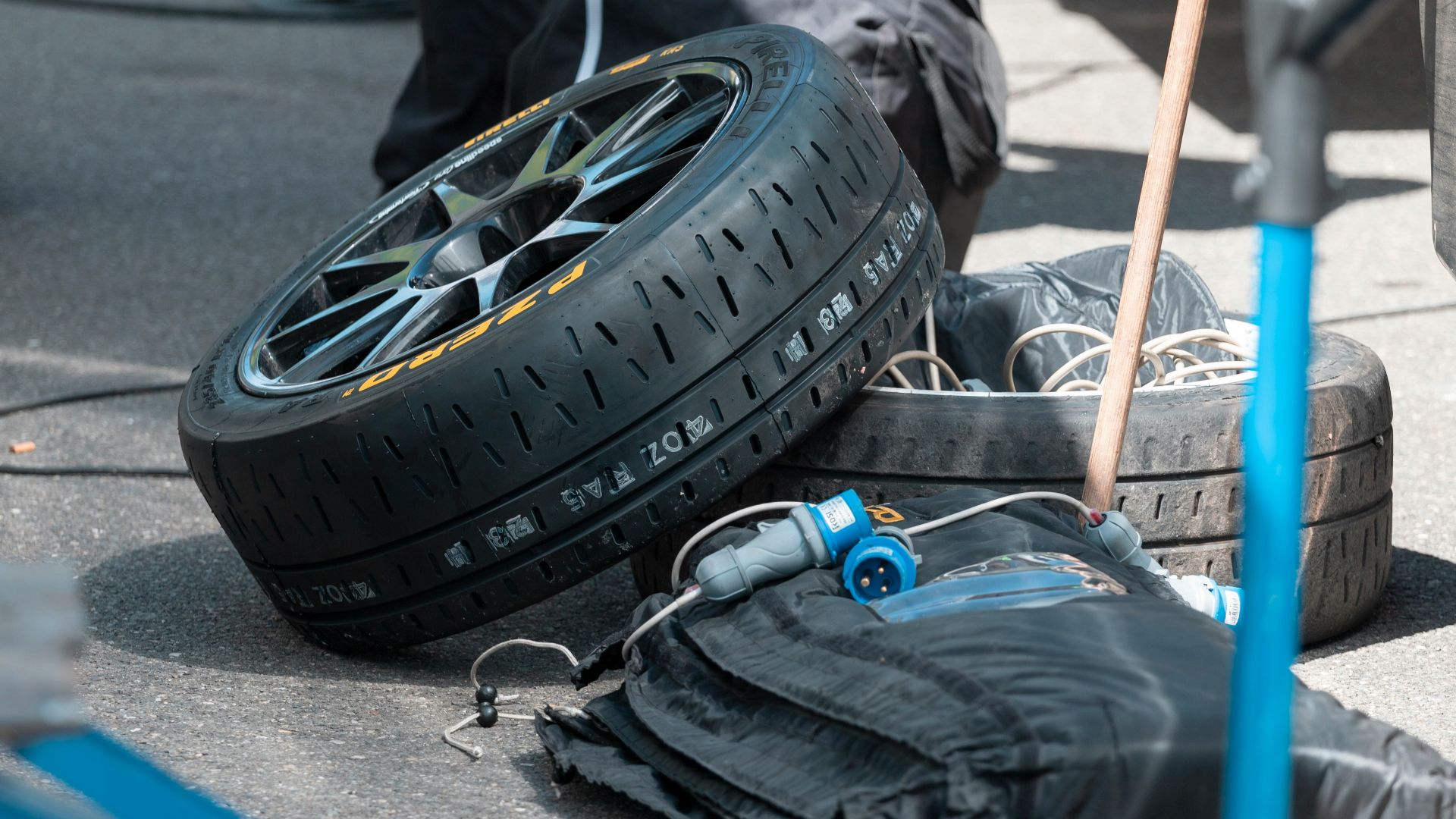 gray steering wheel and tire