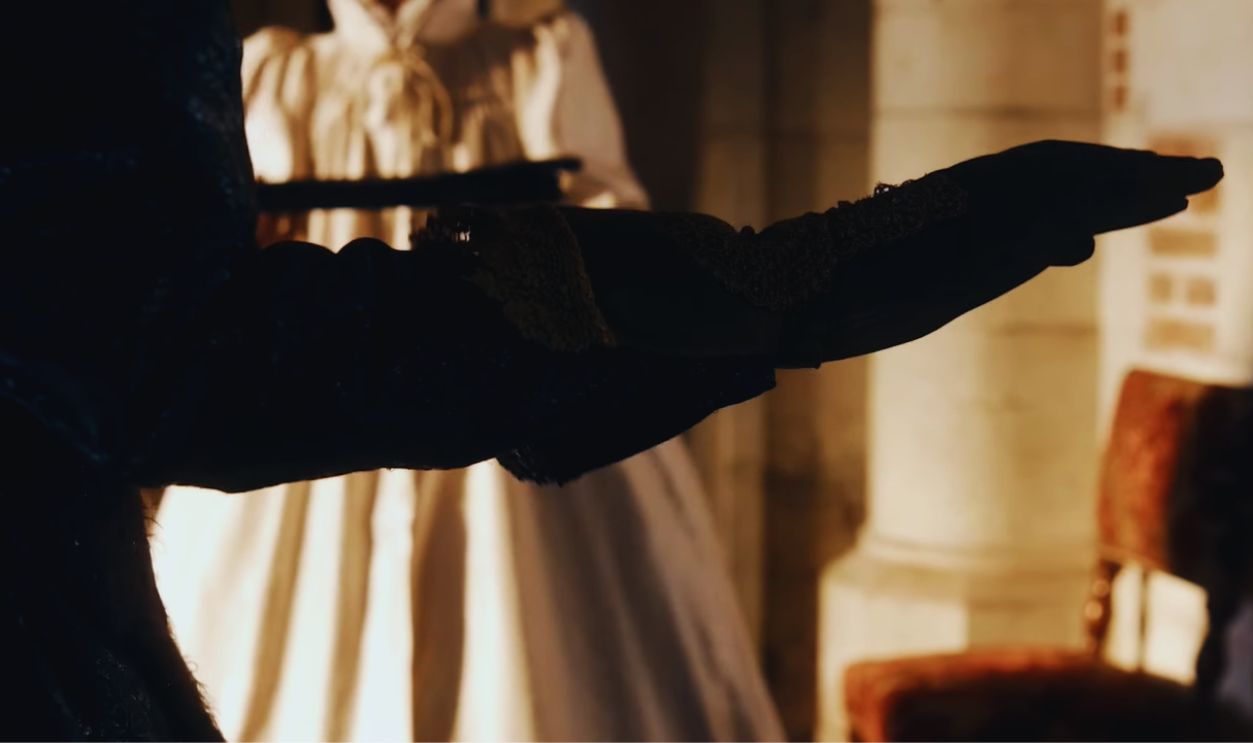  Screenshot from The Serpent Queen (2022–2024) 