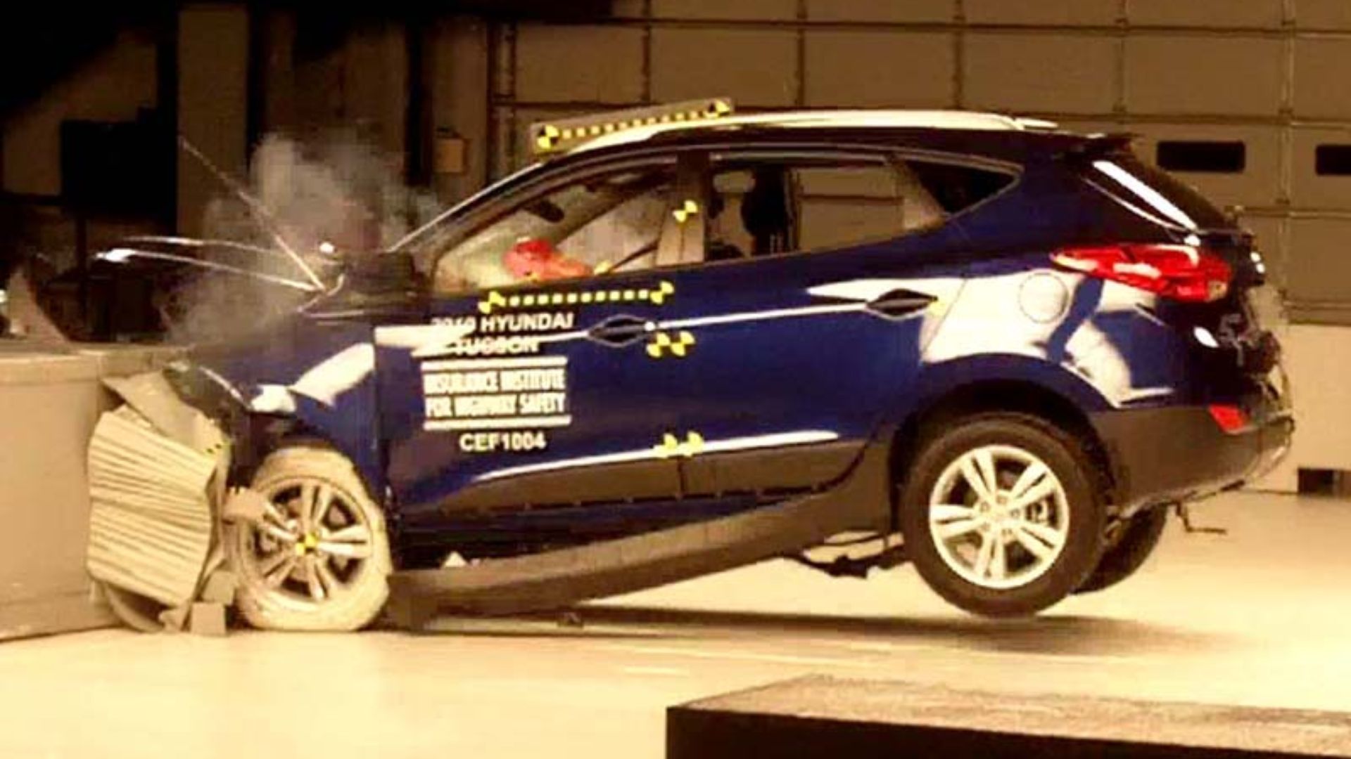 Crash-test of a 2010 Hyundai Tucson GLS at the Insurance Institute for Highway Safety Vehicle Research Center. IIHS crash test page