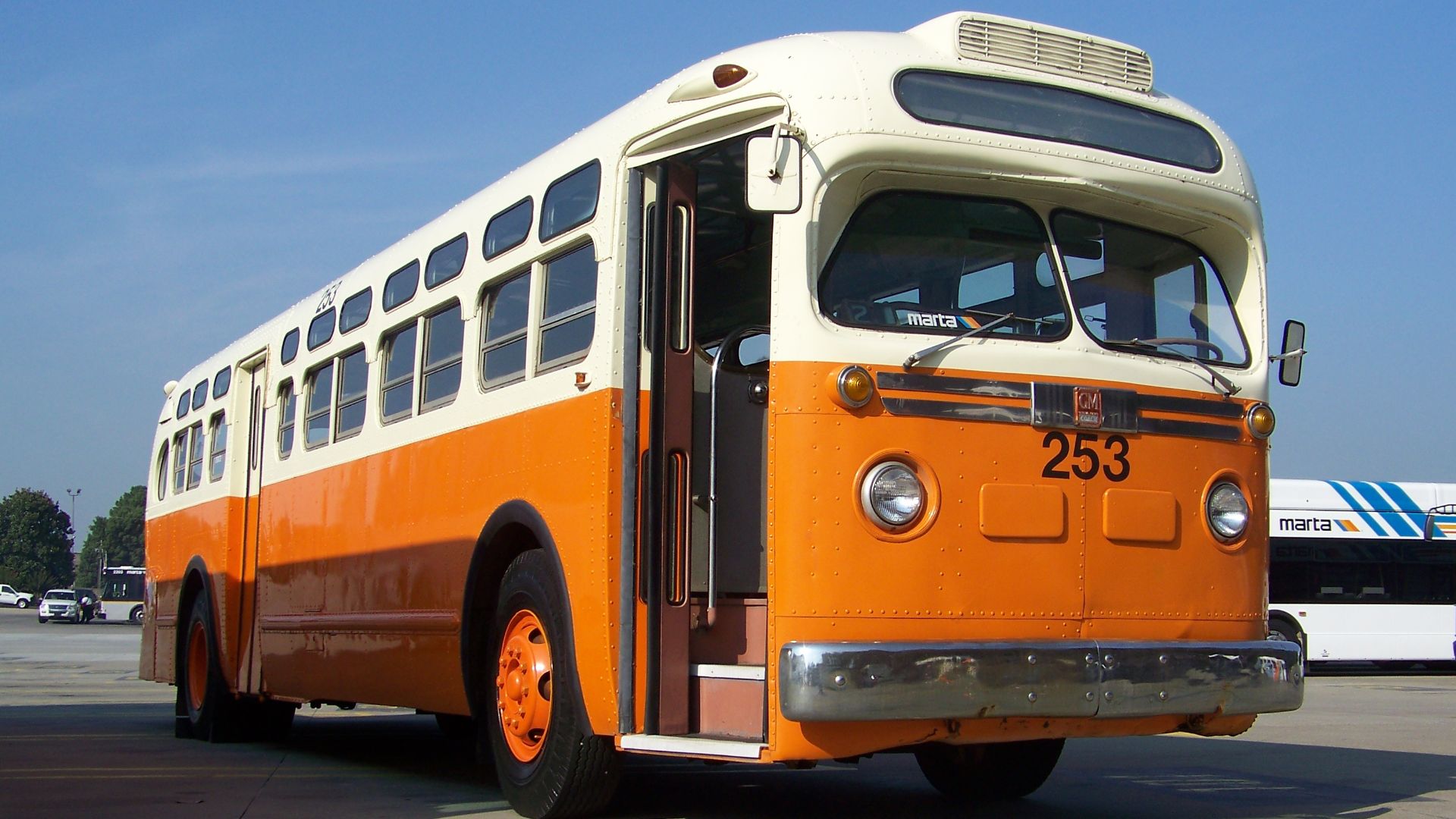 Bus 253 of the Metropolitan Atlanta Rapid Transit Authority (MARTA), a preserved 1956 GM
