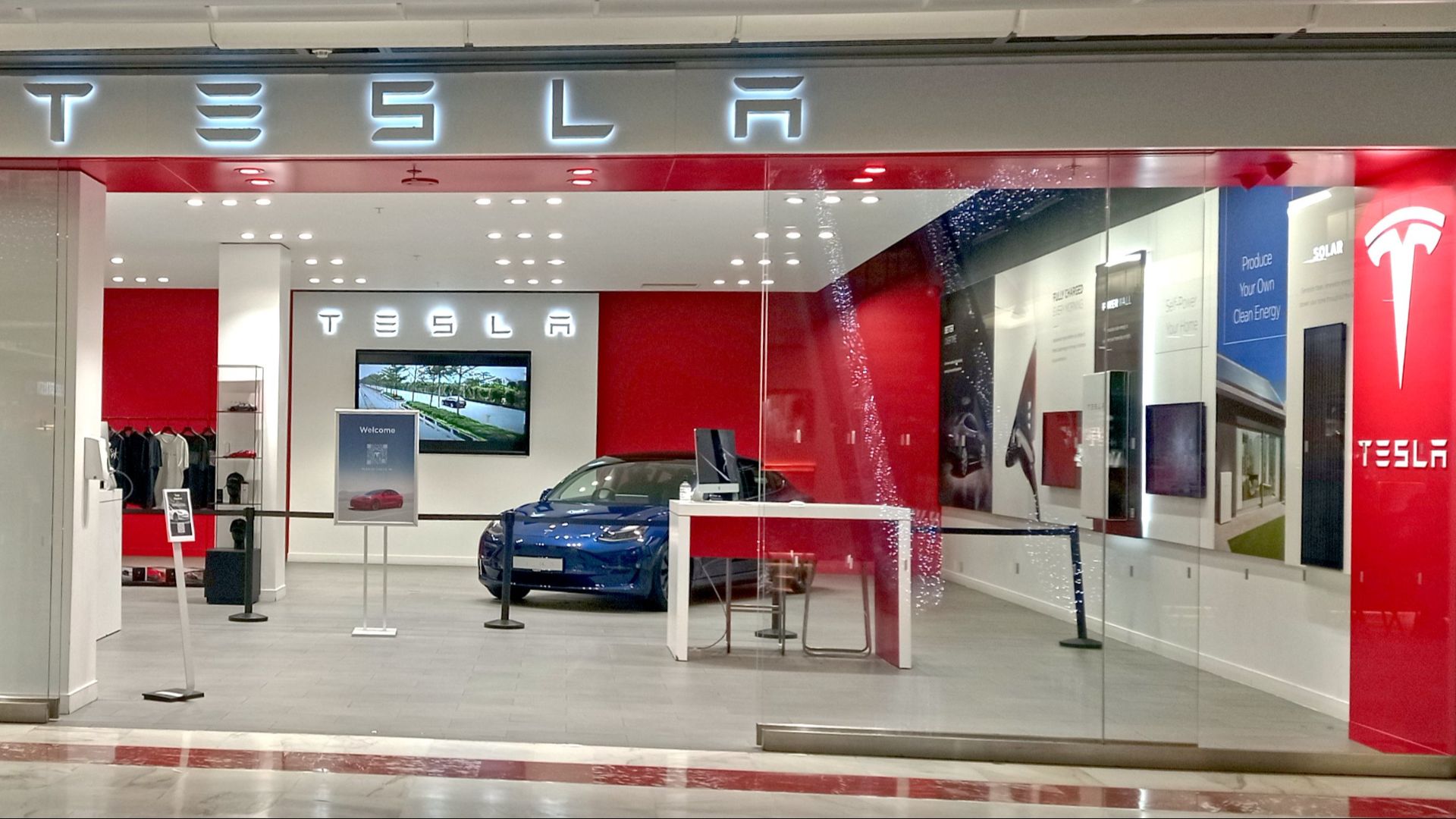Tesla, Brent Cross Shopping Centre