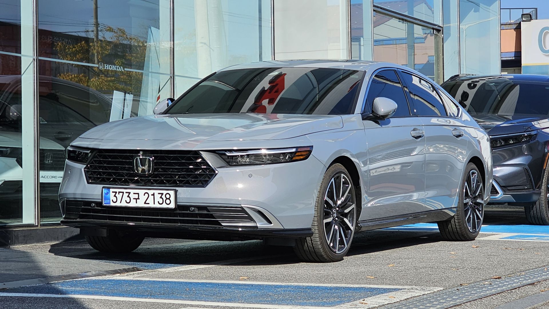 Urban Gray Pearl Honda Accord Hybrid Touring CY2 sedan at Honda Ilsan Dealership.