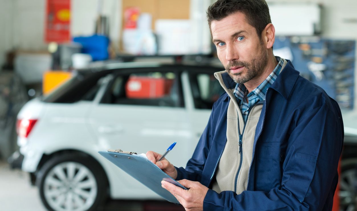picture of mechanic doing a quotation