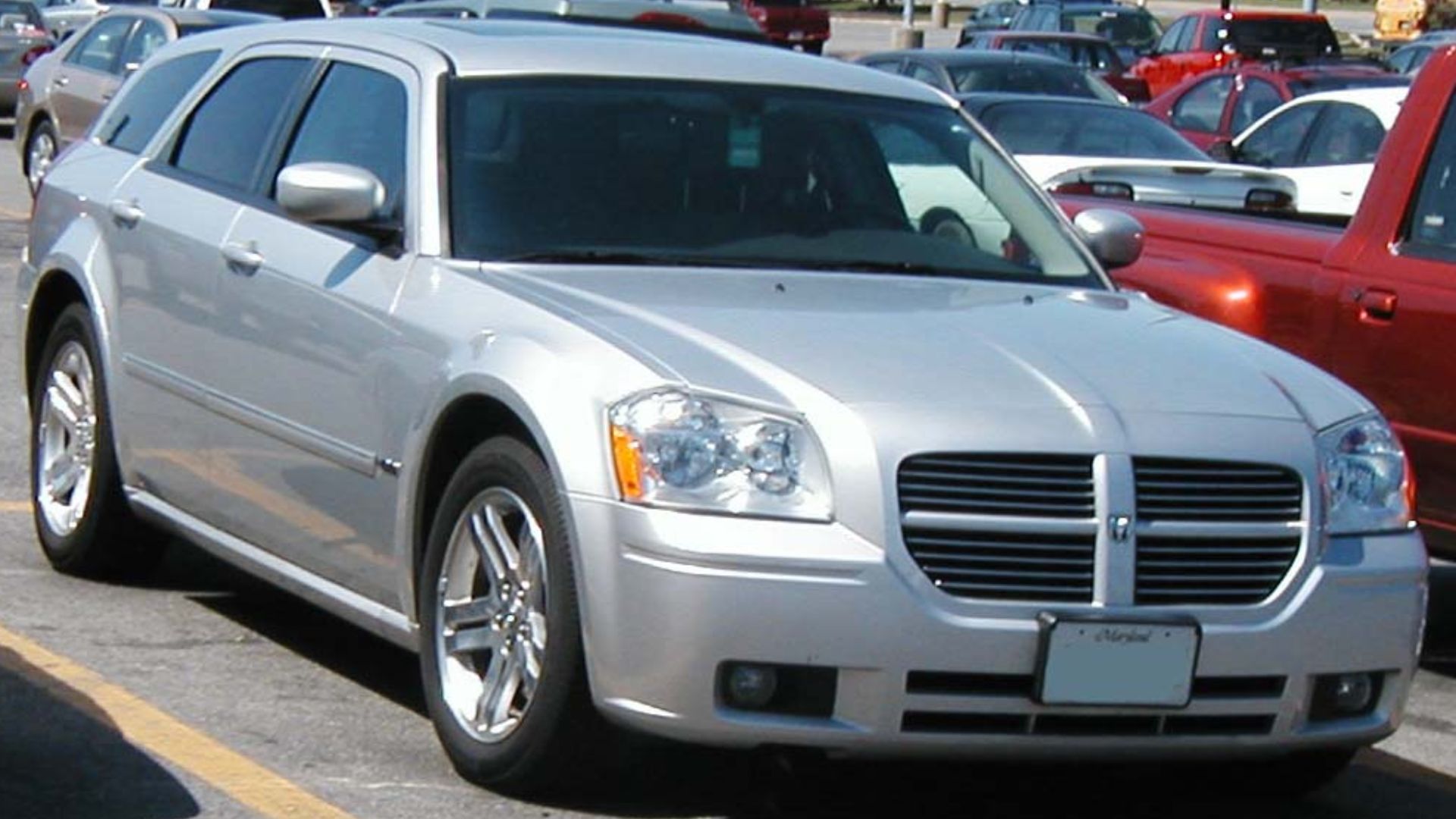 2005-2006 Dodge Magnum photographed in USA.