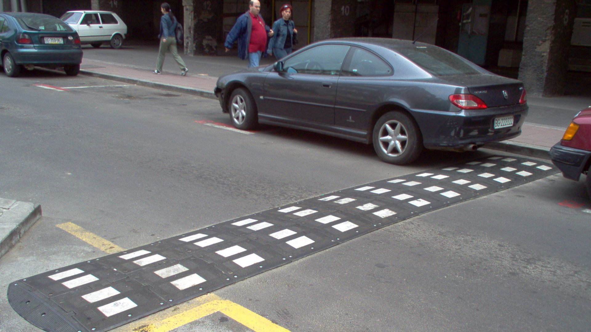 File:Ležeći policajac 016.jpg