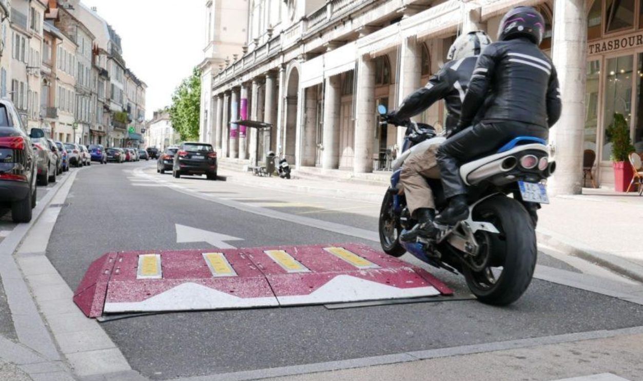 Motorcycle in Speed Cushion