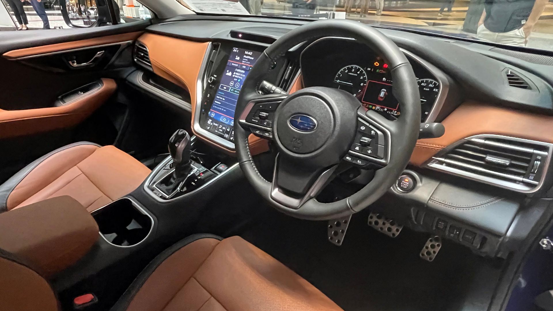4BA-BT5型スバル・レガシィアウトバックLimited EXのインテリアを撮影。