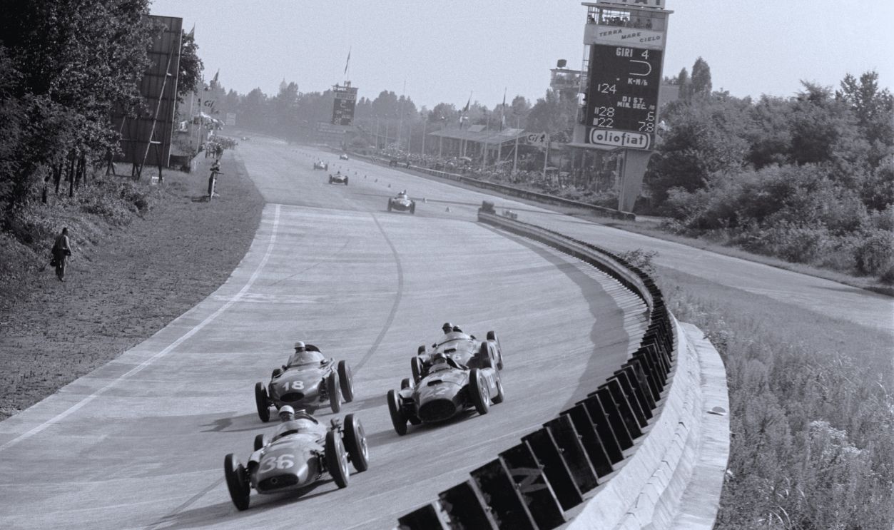 Gettyimages - 88811217, The Italian Grand Prix; Monza, September 2, 1956. Lap 5 of this dramatic race: Moss with the offset-engine Maserati 250F leads the Ferrari-Lancia D50s of Juan Manuel Fangio and Peter Collins while Harry Schell challenges in theVanwall. Moss went on to win, but Collins handed his car over to Fangio late in the race. 