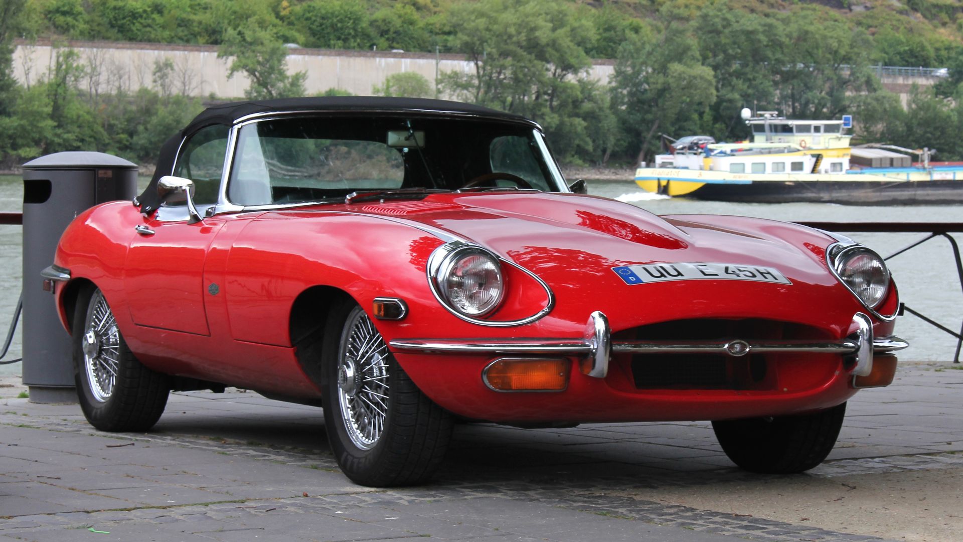 Jaguar E-Type Roadster, Serie II (1968 bis 1971), bei der “Europa Klassik” in Andernach (Kennzeichen verändert)