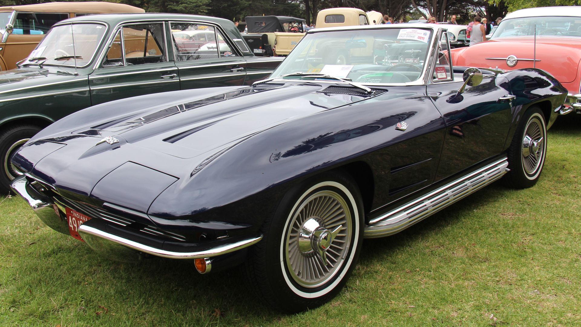 The 2nd generation Corvette, the C2, was built from 1963-67, a new name was introduced, the Sting Ray, and not only available as a roadster like the 1st generation but a coupe as well. They featured a tapering rear deck and hideaway headlights.
Unique to